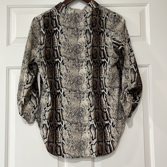 Karlie Snakeskin Flowy Top - Picture 8 of 9